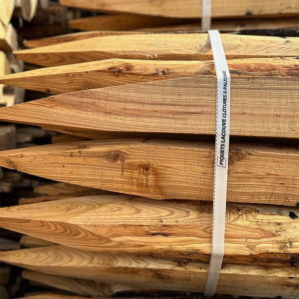 Sawn stakes made of chestnut